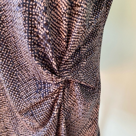 Elegant Short-Sleeve Women's Top Size Medium - Picture 4 of 7